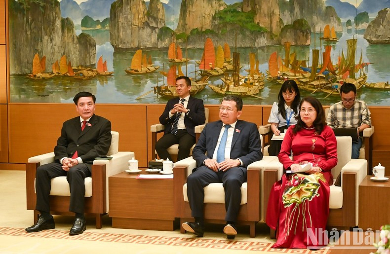 Delegados vietnamitas en la reunión. Delegados vietnamitas en la reunión.