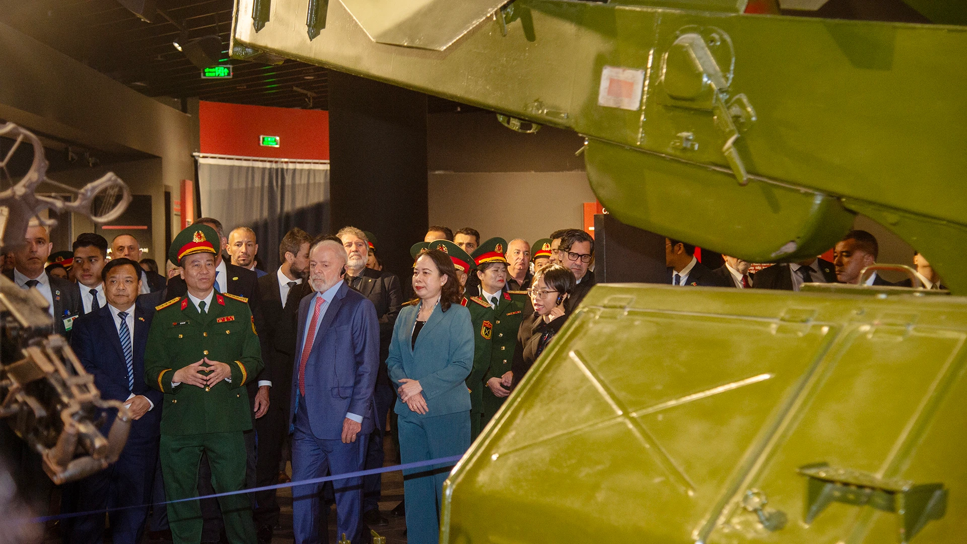 [Foto] Presidente brasileño visita Museo de Historia Militar de Vietnam