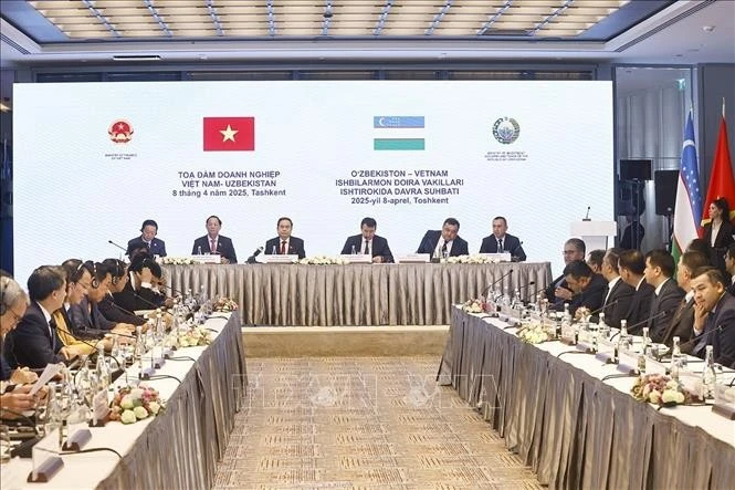 [Foto] Titular parlamentario vietnamita asiste al Diálogo Empresarial Uzbekistán-Vietnam