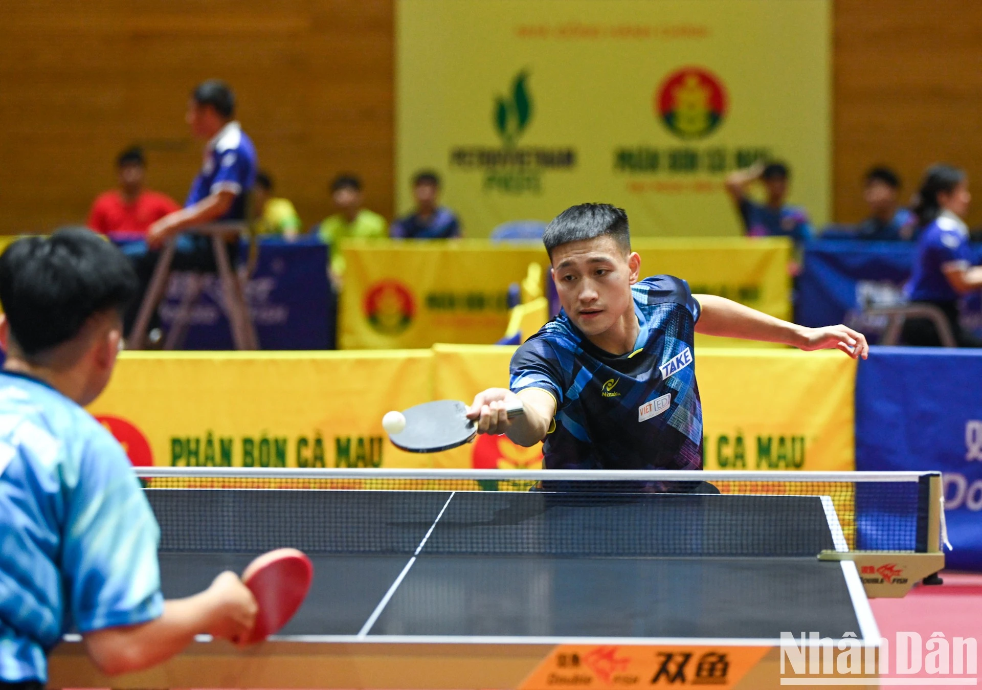[Foto] Mejores tenimesistas se reúnen en Campeonato Nacional de Tenis de Mesa del periódico Nhan Dan 2025