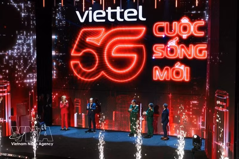 Viettel pone en funcionamiento la primera red 5G de Vietnam, marcando un hito en el desarrollo de las telecomunicaciones del país. (Foto: VNA)