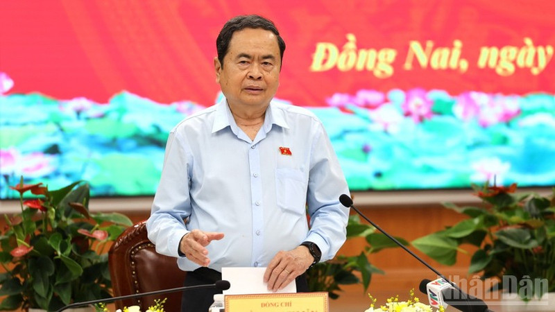 El presidente de la Asamblea Nacional de Vietnam y titular del Consejo Electoral Nacional, Tran Thanh Man, interviene en la reunión. (Foto: Nhan Dan)