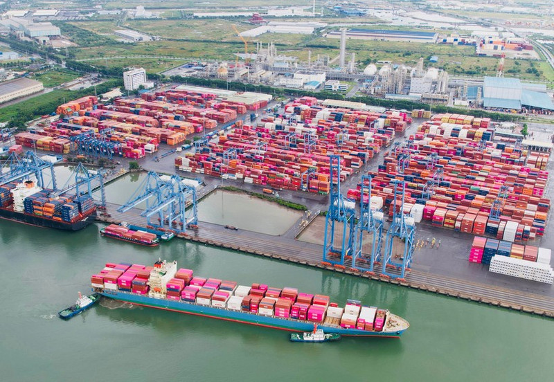 Buques portacontenedores atracan en el puerto TCIT, parte del complejo portuario de Cai Mep. (Foto: sggp.org.vn)