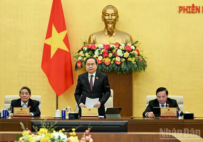 El presidente de la Asamblea Nacional de Vietnam, Tran Thanh Man, habla en la sesión. (Foto: Nhan Dan)