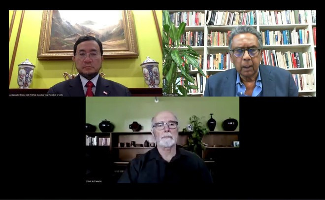 Participantes en el coloquio. (Foto: VNA)