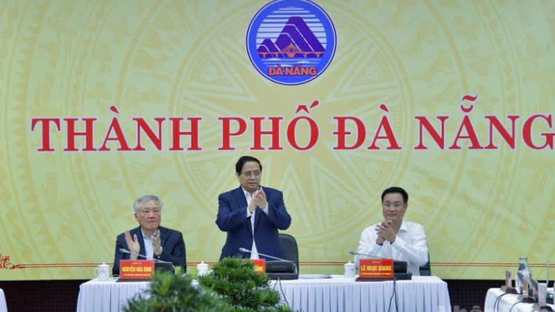 El primer ministro de Vietnam, Pham Minh Chinh, preside la sesión de trabajo. (Foto: VNA)