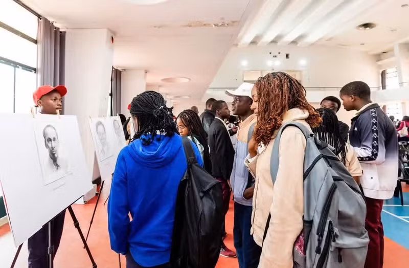 Vista de la exposición de obras ganadoras del certamen.