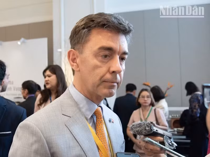 El embajador de la UE, Julien Guerrier, valora altamente el papel de Vietnam en la creación de mecanismos por la paz y la estabilidad regional. (Foto: Minh Duy)
