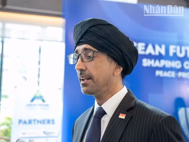 Un delegado singapurense valora positivamente los compromisos de la Asean con la transición verde. (Foto: Minh Duy)