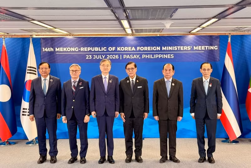 El ministro de Relaciones Exteriores de Vietnam, Le Hoai Trung (extremo derecho), posa junto con otros titulares participantes en la 14ª Reunión de Ministros de Relaciones Exteriores del Mekong y Corea del Sur. (Foto: Ministerio de Relaciones Exteriores de Vietnam)