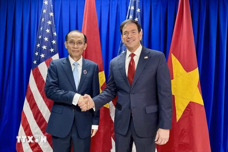 El ministro de Relaciones Exteriores de Vietnam, Le Hoai Trung (izquierda), y su homólogo estadounidense, Marco Rubio. (Foto: VNA)