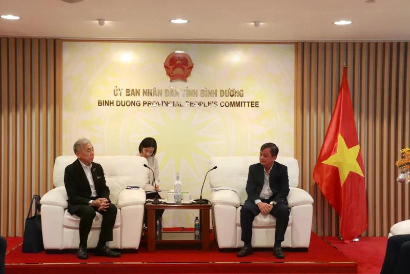 Dirigentes de la provincia de Binh Duong se reúnen con el Grupo japonés de Tokyu para discutir el desarrollo del sistema ferroviario ligero en la ciudad de Thu Dau Mot. (Fotografía: VNA)