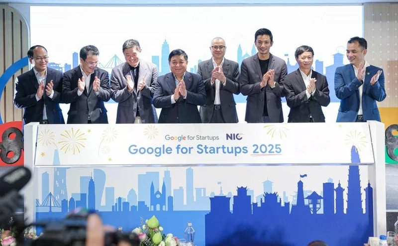 Ceremonia de presentación de nuevas iniciativas entre el NIC y Google. (Fotografía: VNA)