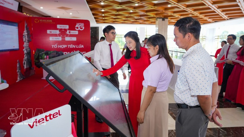 Presentación de plataformas y soluciones de transformación digital al servicio del gobierno digital y la economía digital en la provincia de Tay Ninh. (Foto: VNA)