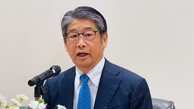 El embajador de Japón en Vietnam, Ito Naoki, interviene en la rueda de prensa. (Foto: Nhan Dan)