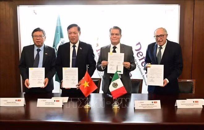 En el acto de firma de un memorando de entendimiento de cooperación entre los dos ministerios de Salud. (Foto: VNA)