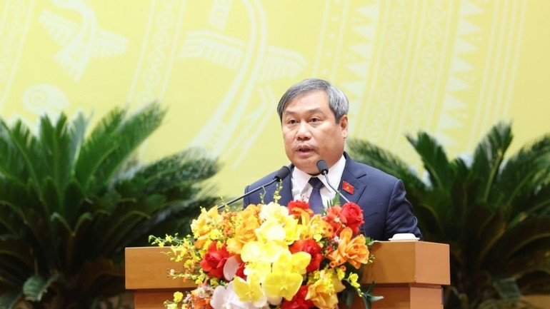 El presidente del Comité Popular de Hanói, Vu Dai Thang, interviene en la reunión. (Foto: Nhan Dan)