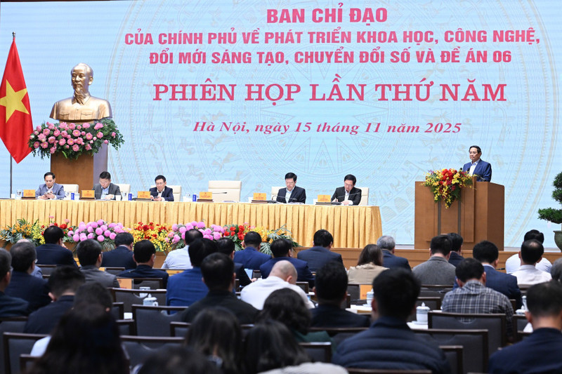 El primer ministro de Vietnam, Pham Minh Chinh, habla en la reunión. (Foto: Nhan Dan)