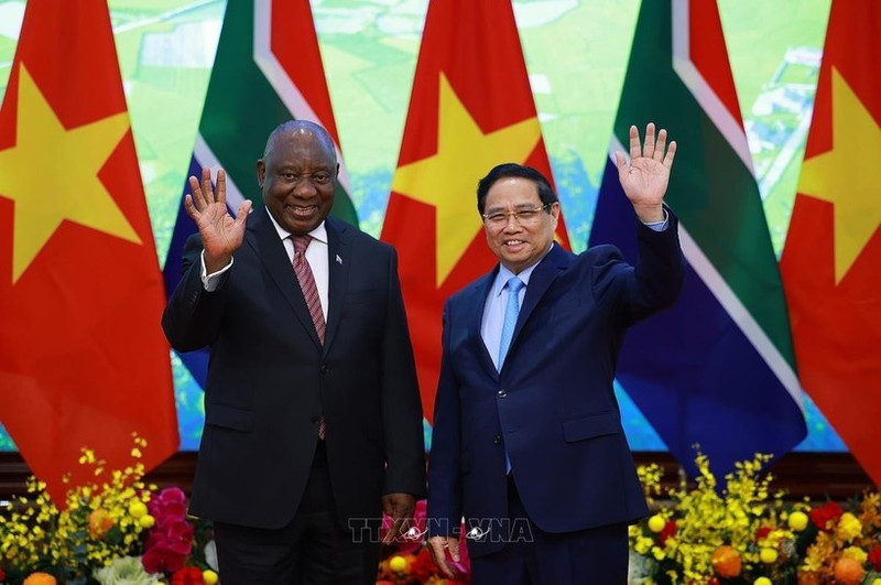 El primer ministro de Vietnam, Pham Minh Chinh, se reúne con el presidente de Sudáfrica, Matamela Cyril Ramaphosa. (Foto: VNA)