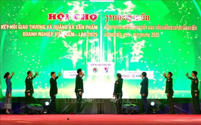 En el acto de inauguración de la feria. (Foto: VNA)