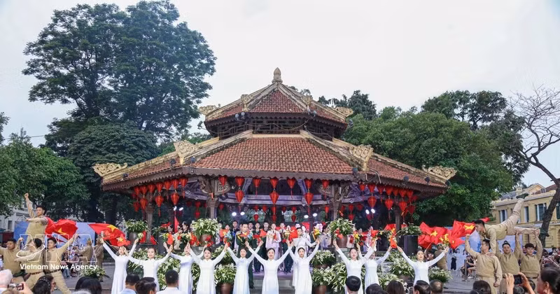 En el concierto en vivo "Hanói pacífico". (Foto: VNA)