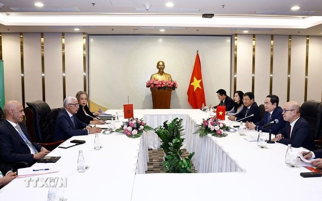 El presidente de la Asamblea Nacional de Vietnam, Tran Thanh Man, recibe al presidente de la Cámara de Representantes de Marruecos, Rachid Talbi El Alami, en enero de 2025. (Foto: VNA)