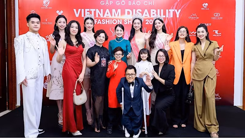 Delegados a la rueda de prensa ofrecida hoy sobre el evento. (Foto: Nhan Dan)