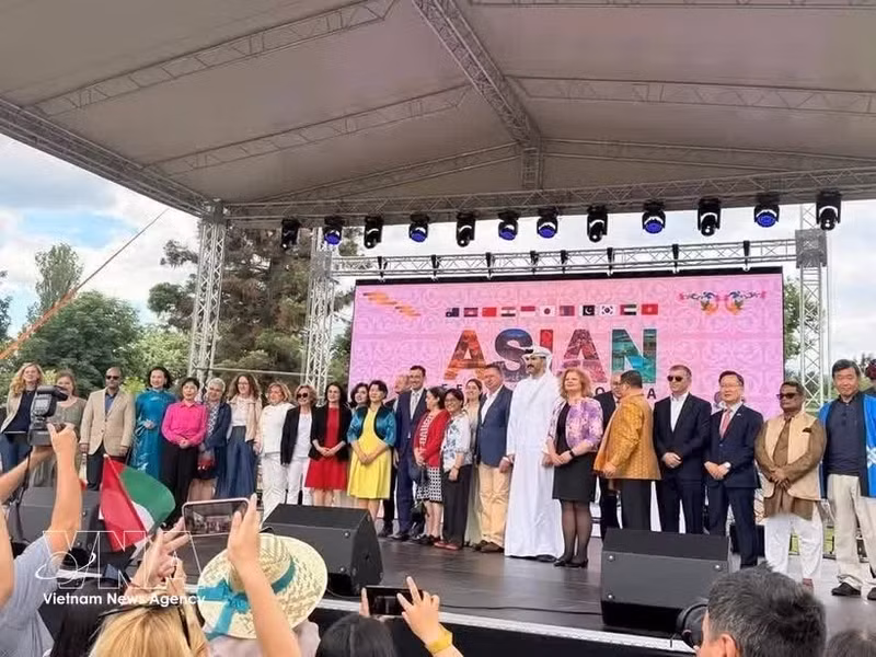 Delegados en el evento. (Foto: VNA)