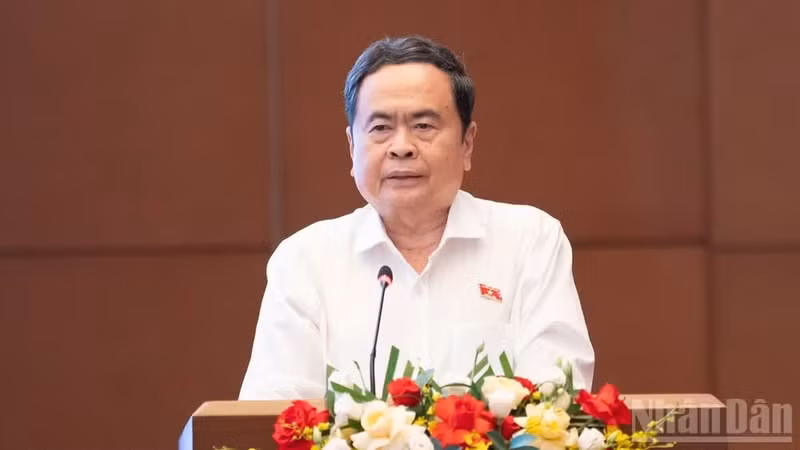 El presidente de la Asamblea Nacional de Vietnam, Tran Thanh Man, interviene en la reunión. (Foto: Nhan Dan)