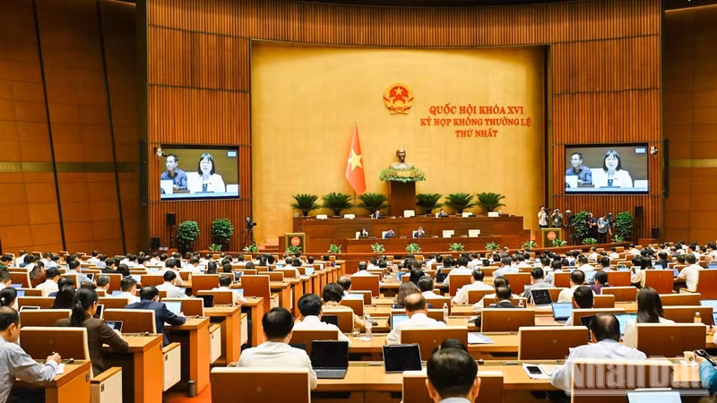 Vista de una sesión de la primera reunión extraordinaria de la Asamblea Nacional de Vietnam de la XVI legislatura. (Foto: Nhan Dan)