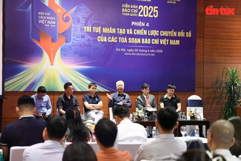 Expertos conversan en la cita. (Fotografía: VNA)