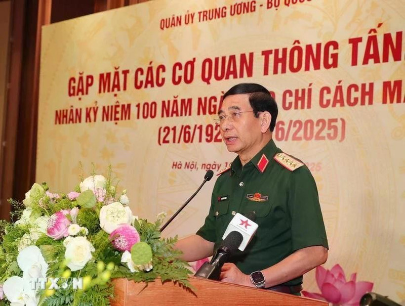 El general Phan Van Giang habla en la reunión. (Fotografía: VNA)