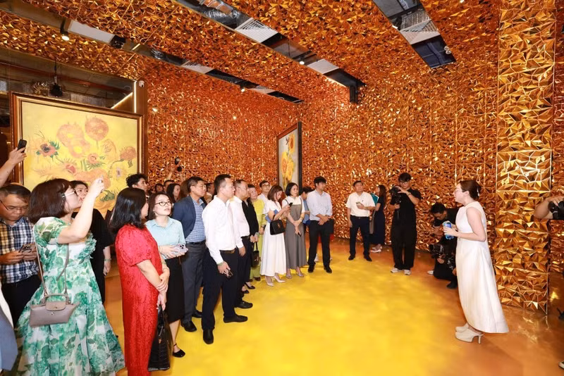 Vista de la ceremonia inaugural de la muestra. (Foto: Comité organizador del evento “Van Gogh: Atemporal”)