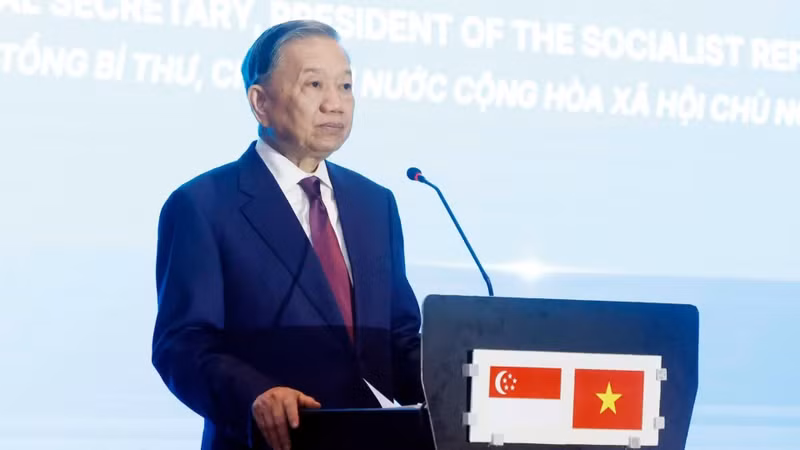 El secretario general del Partido Comunista y presidente de Vietnam, To Lam, habla en el foro. (Foto: VNA)