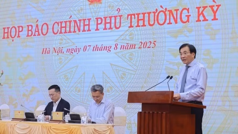 El ministro y jefe de la Oficina Gubernamental, Tran Van Son, habla en la rueda de prensa. (Foto: VGP)