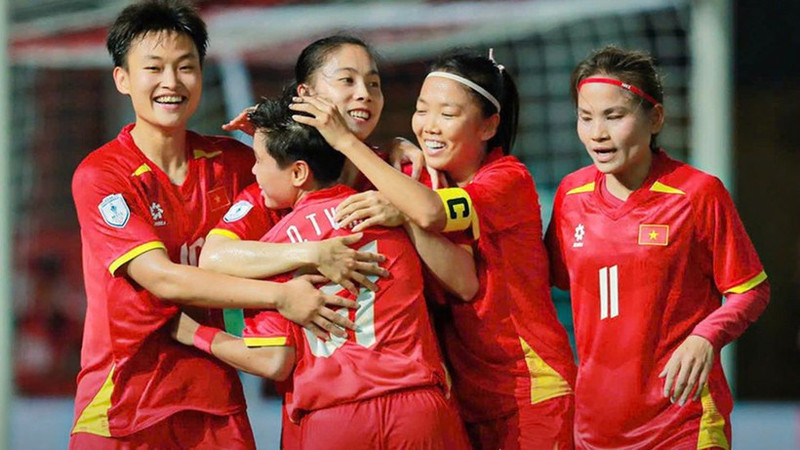 Jugadoras vietnamitas celebran un gol en el partido. (Foto: Federación de Fútbol de Vietnam)