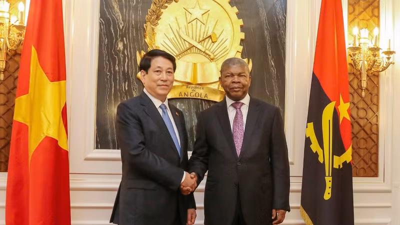 El presidente de Vietnam, Luong Cuong, y su homólogo de Angola, João Manuel Gonçalves Lourenço. (Foto: VNA)