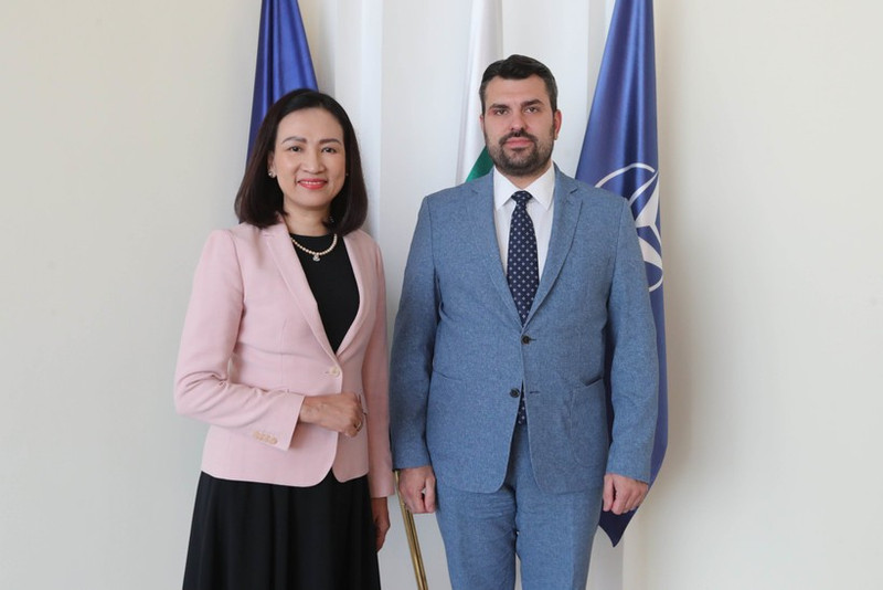 La embajadora de Vietnam en Bulgaria, Nguyen Thi Minh Nguyet, y el ministro de Asuntos Exteriores de Bulgaria, Georg Georgiev. (Foto: VNA)