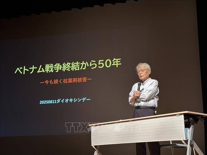 El periodista japonés Nakamura Goro habla en el evento. (Foto: VNA)