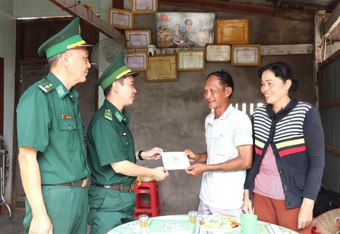 Dak Lak está redoblando esfuerzos para finalizar la construcción y la reparación de cerca de nueve mil viviendas destinadas a familias en situación vulnerable. (Foto: VNA)