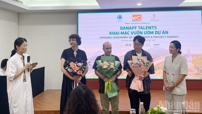 En el acto inaugural del programa. (Fotografía: Nhan Dan)