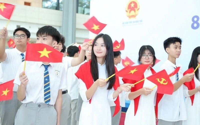 Estudiantes en la ceremonia de apertura del curso escolar 2025-2026. (Foto: phunuvietnam.vn)