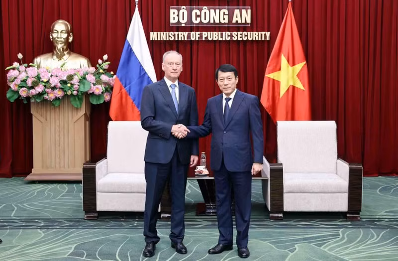 El ministro de Seguridad Pública de Vietnam, general Luong Tam Quang, y el jefe del Consejo Marítimo de la Federación de Rusia, Nikolai Patrushev. (Foto: VNA)