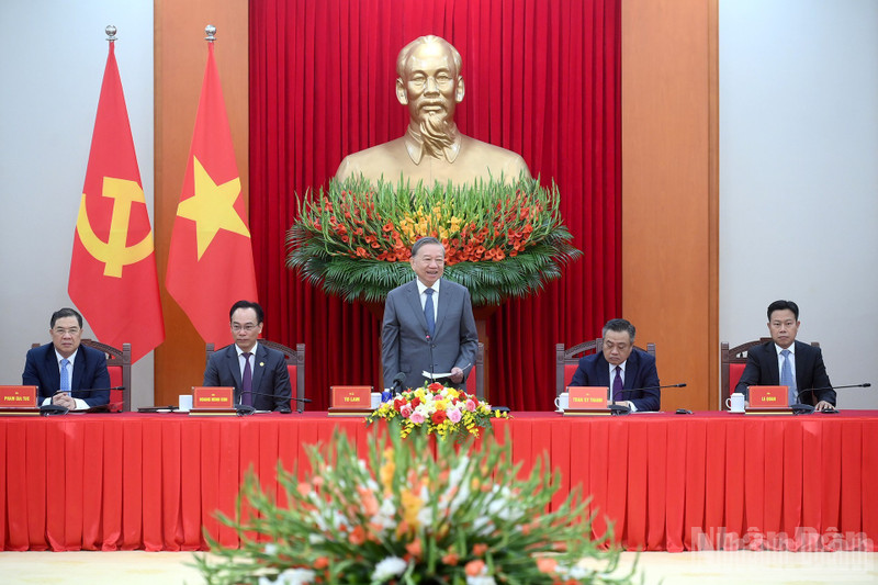 El secretario general del Partido Comunista de Vietnam, To Lam, habla en la reunión. (Foto: Nhan Dan)