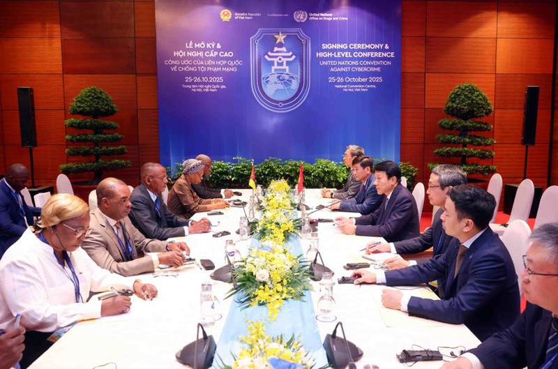 Reunión entre el ministro de Seguridad Pública de Vietnam, general Luong Tam Quang, y el ministro del Interior de Mozambique, Paulo Chachine. (Foto: VNA)