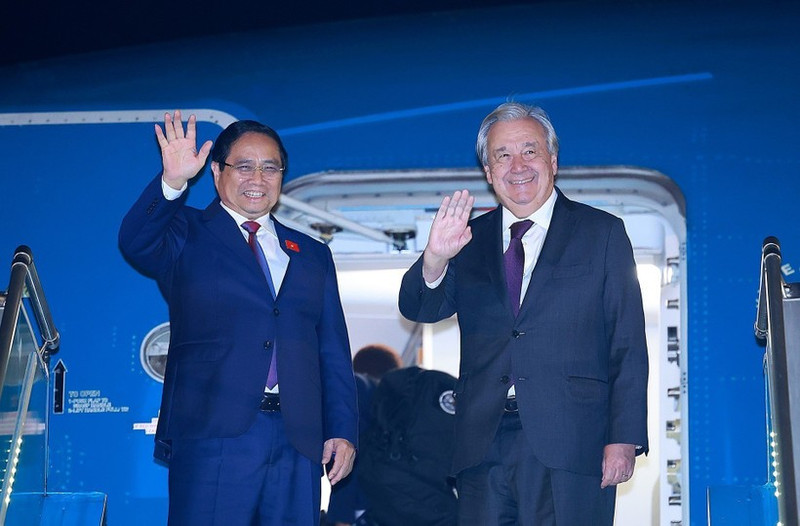 El primer ministro de Vietnam, Pham Minh Chinh, y el secretario general de la ONU, Antonio Guterres, parten de Hanói rumbo a Malasia para participar en la 47ª Cumbre de la Asean y las citas relacionadas. (Foto: VNA)
