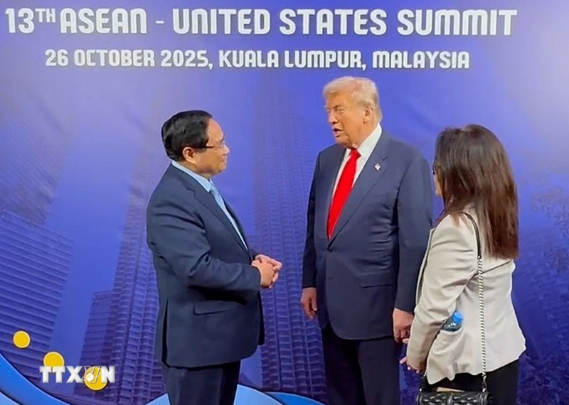 El primer ministro de Vietnam, Pham Minh Chinh, se reúne con el presidente de Estados Unidos, Donald Trump, en la 13ª Cumbre Asean - Estados Unidos. (Foto: VNA)