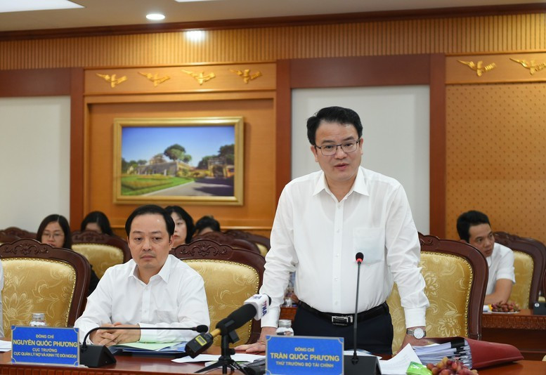 El viceministro de Finanzas de Vietnam Tran Quoc Phuong habla en la reunión. (Foto: VGP)