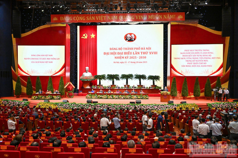 Panorama de la XVIII Asamblea del Comité del Partido Comunista de Vietnam en Hanói. (Foto: Nhan Dan)