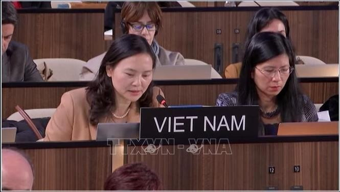 La embajadora Nguyen Thi Van Anh, jefa de la delegación permanente de Vietnam ante la Unesco, presenta la iniciativa en la 222ª reunión del Consejo Ejecutivo de la Unesco. (Foto: VNA)